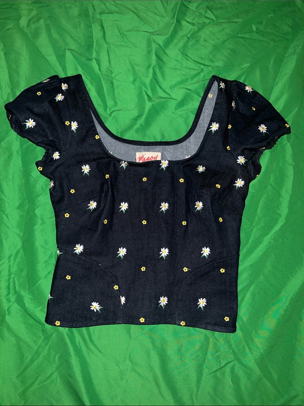 Miaou Dark Blue Daisy Embroidered Puff-Sleeve Top size Medium